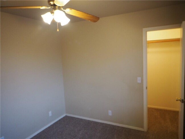 Building Photo - 506 Stewart Dr