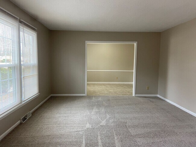 Building Photo - 304 Leland Dr