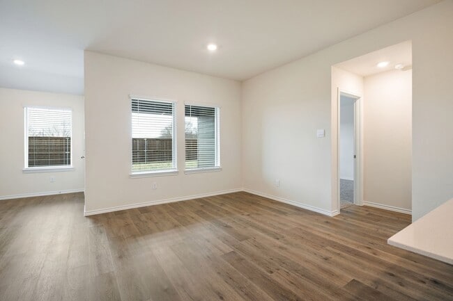 Building Photo - 1324 Stuarts Frst Dr