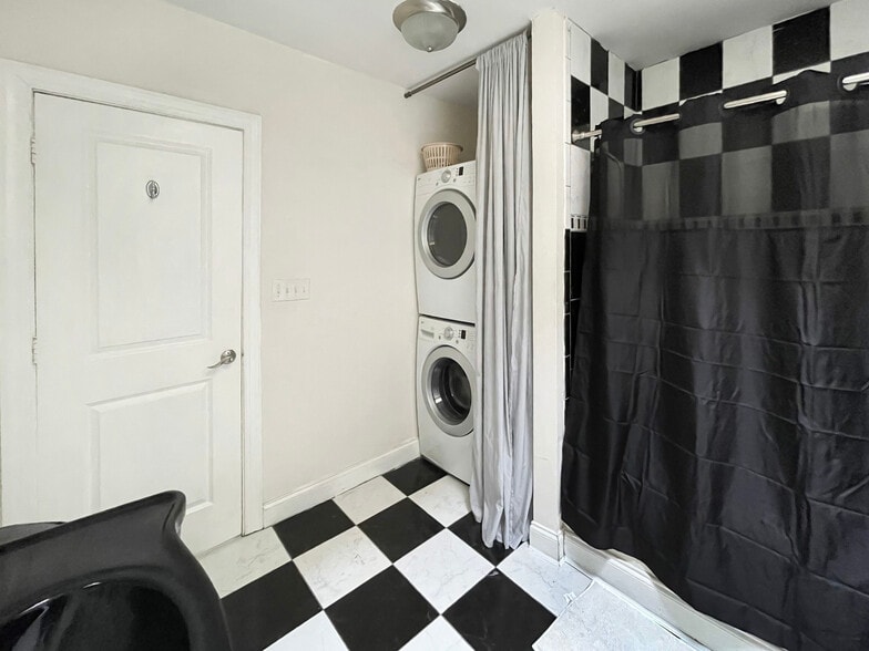 Bathroom - 2242 Linden Ave