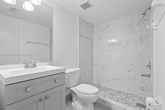 Building Photo - 1261 SE 29th St