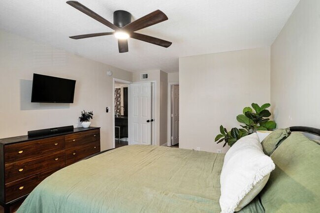 Building Photo - 5306 Santa Rosa Ct