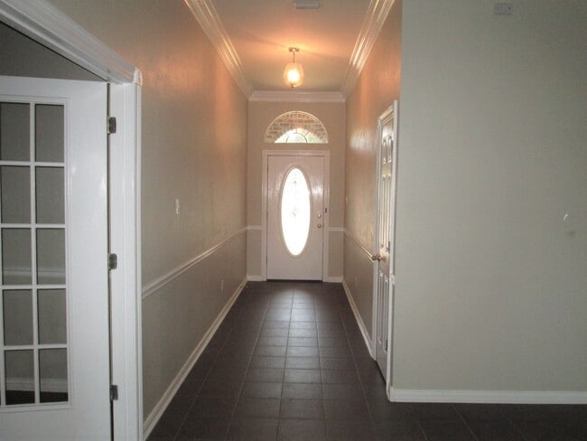 Building Photo - Spacious 3 bedroom 2 bath home in Tyler! Coming soon!