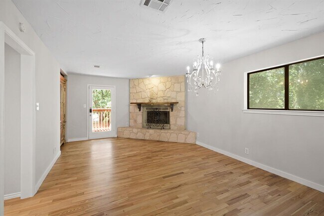 Building Photo - 2218 Bahama Rd