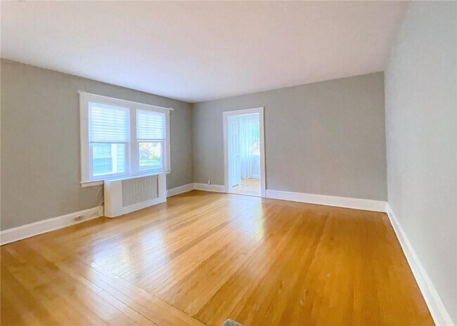 Building Photo - 306 Soundview Ave