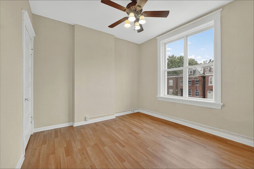 Front bedroom - 4372 Gibson Ave