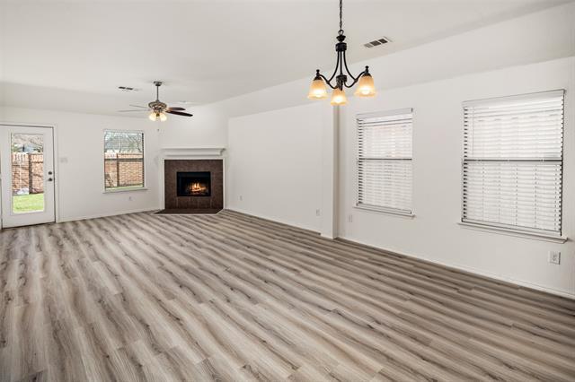 Building Photo - 2417 Eisenhower Dr