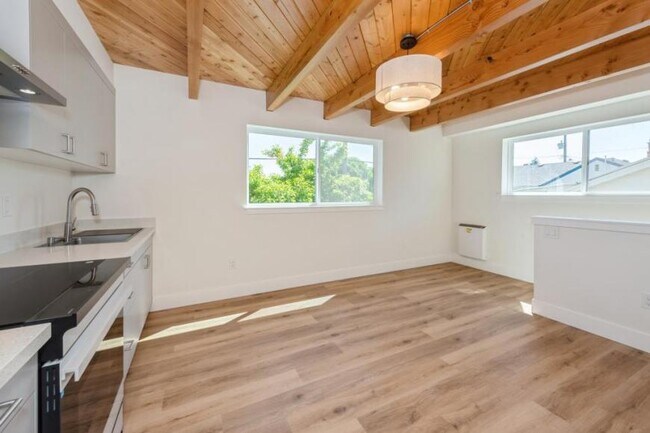 Building Photo - 1 bedroom in Seattle WA 98117