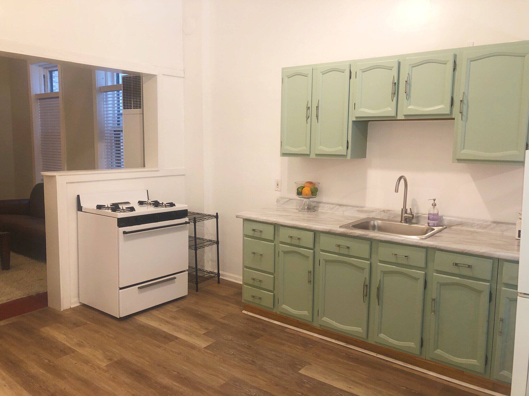 Building Photo - 822 N Wood St