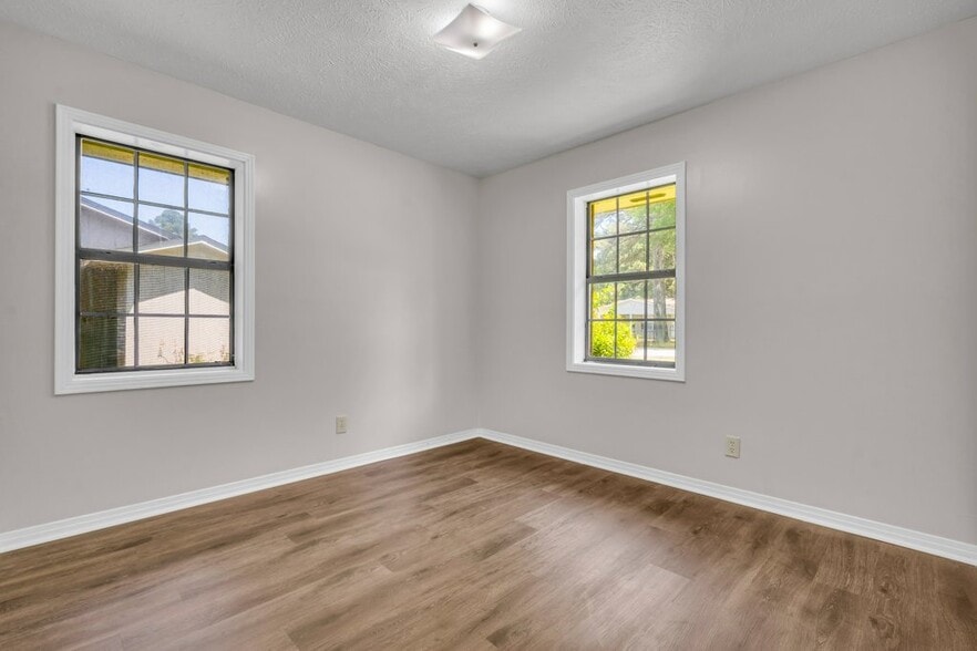 Building Photo - 369 Concourse Rd