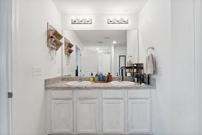 Building Photo - 7131 Penn Way