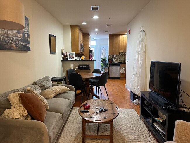 Building Photo - 408 Grand St