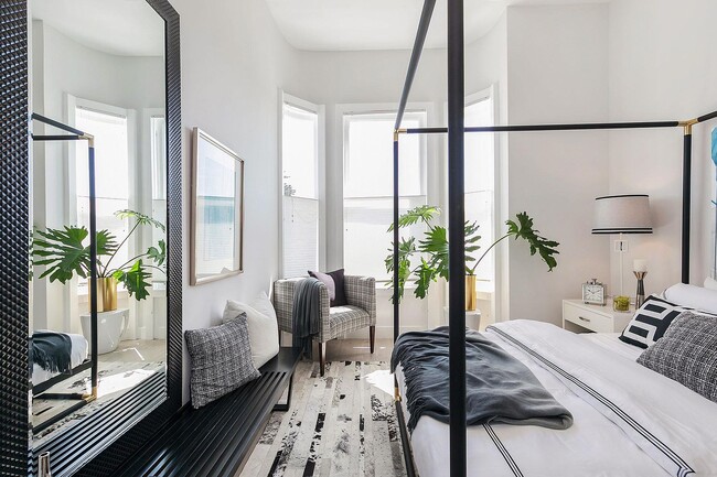 Building Photo - 1086 S Van Ness Ave