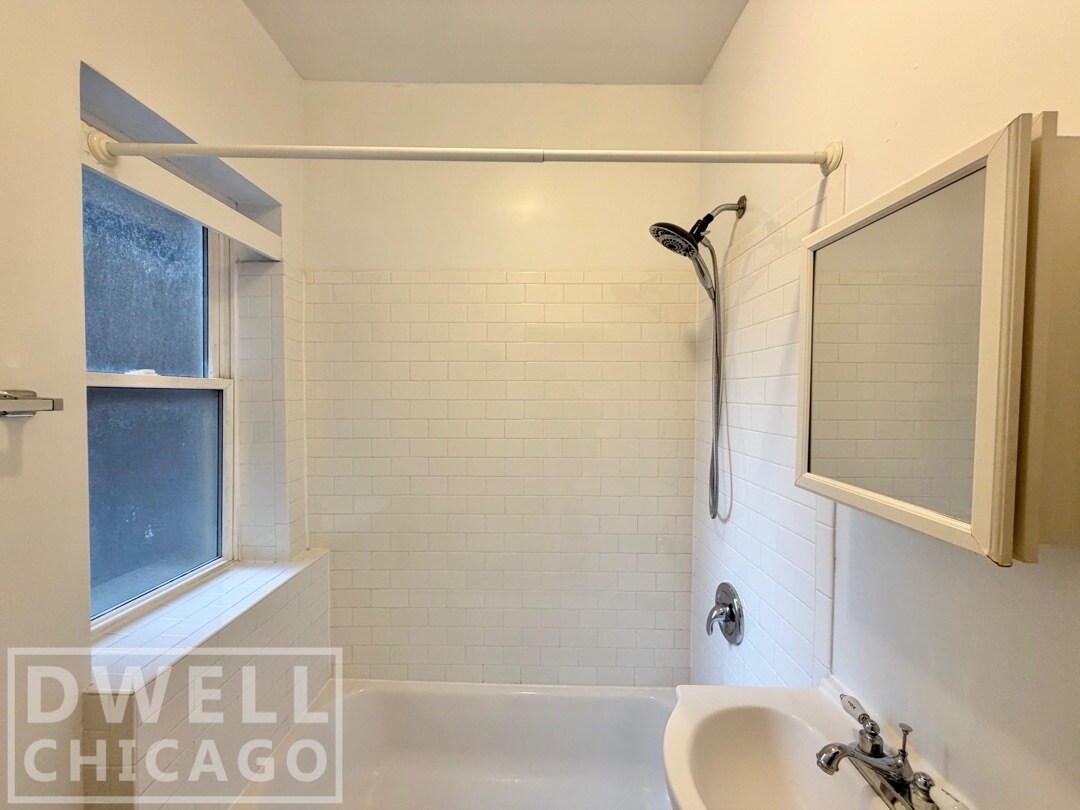 Building Photo - 2921 W George St