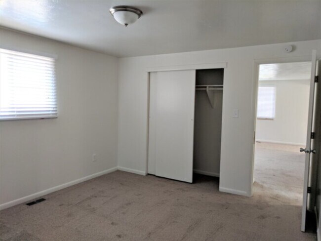 Building Photo - 3237 S Huron St