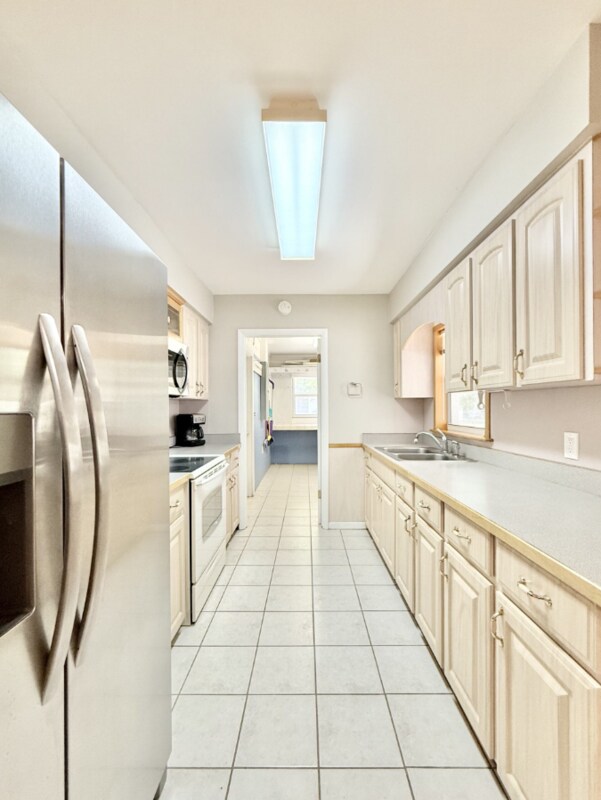 Building Photo - 213 6th Ave NW