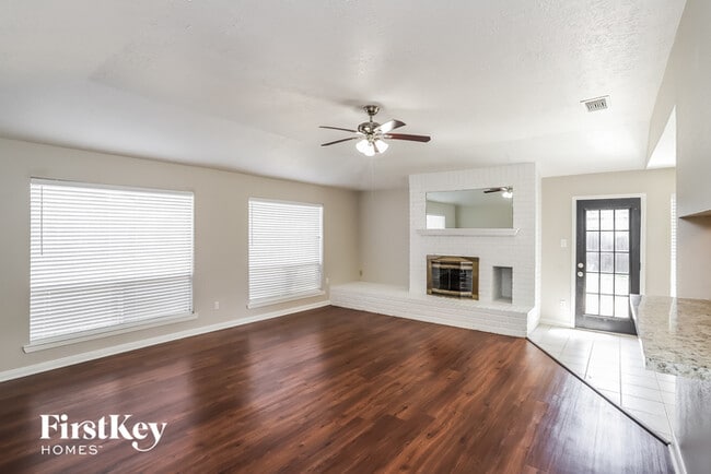 Building Photo - 340 Forest Hills Dr