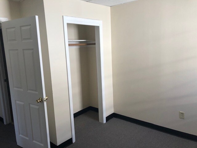 Building Photo - 11 Locust St