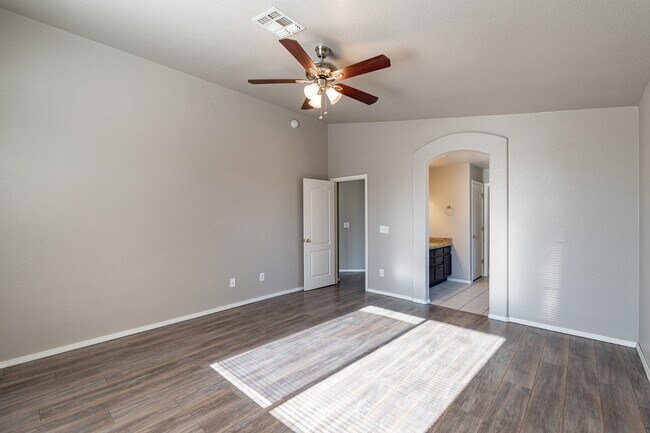 Building Photo - 8220 N Freshwater Ln