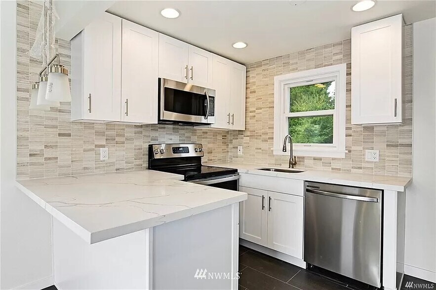 Building Photo - 3716 S Roxbury St