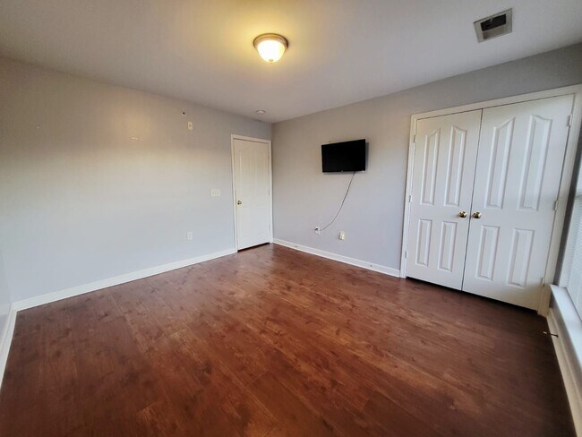 Building Photo - 339 Westbend Dr