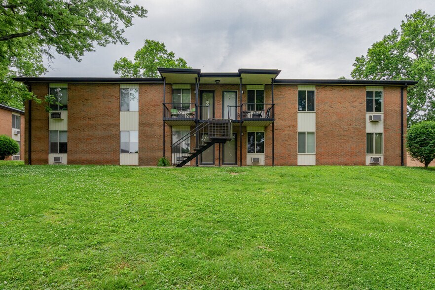 Building Photo - 2601 Hillsboro Pike