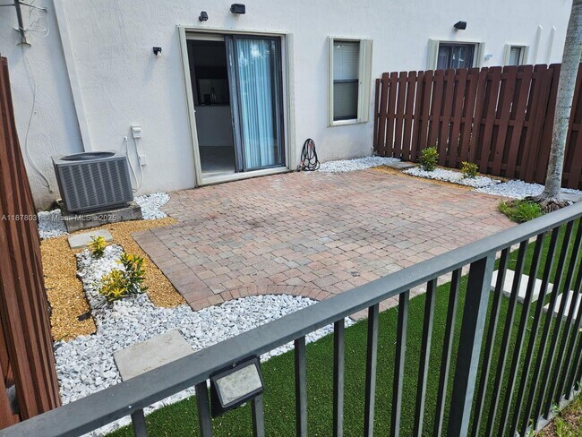 Building Photo - 4260 SW 164th Ct