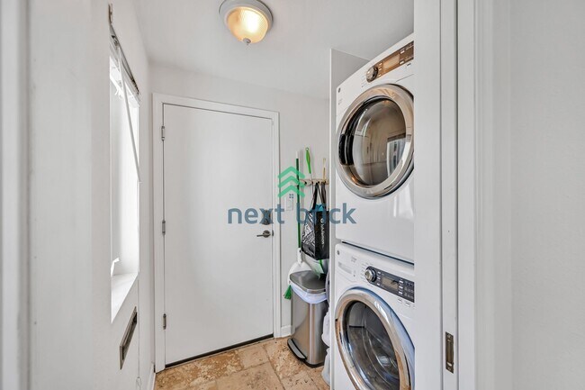 Building Photo - A beautiful 3 bedrooms and 2 bathrooms house