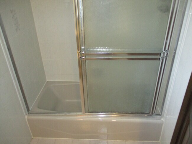 Building Photo - 362 Wilson Ave