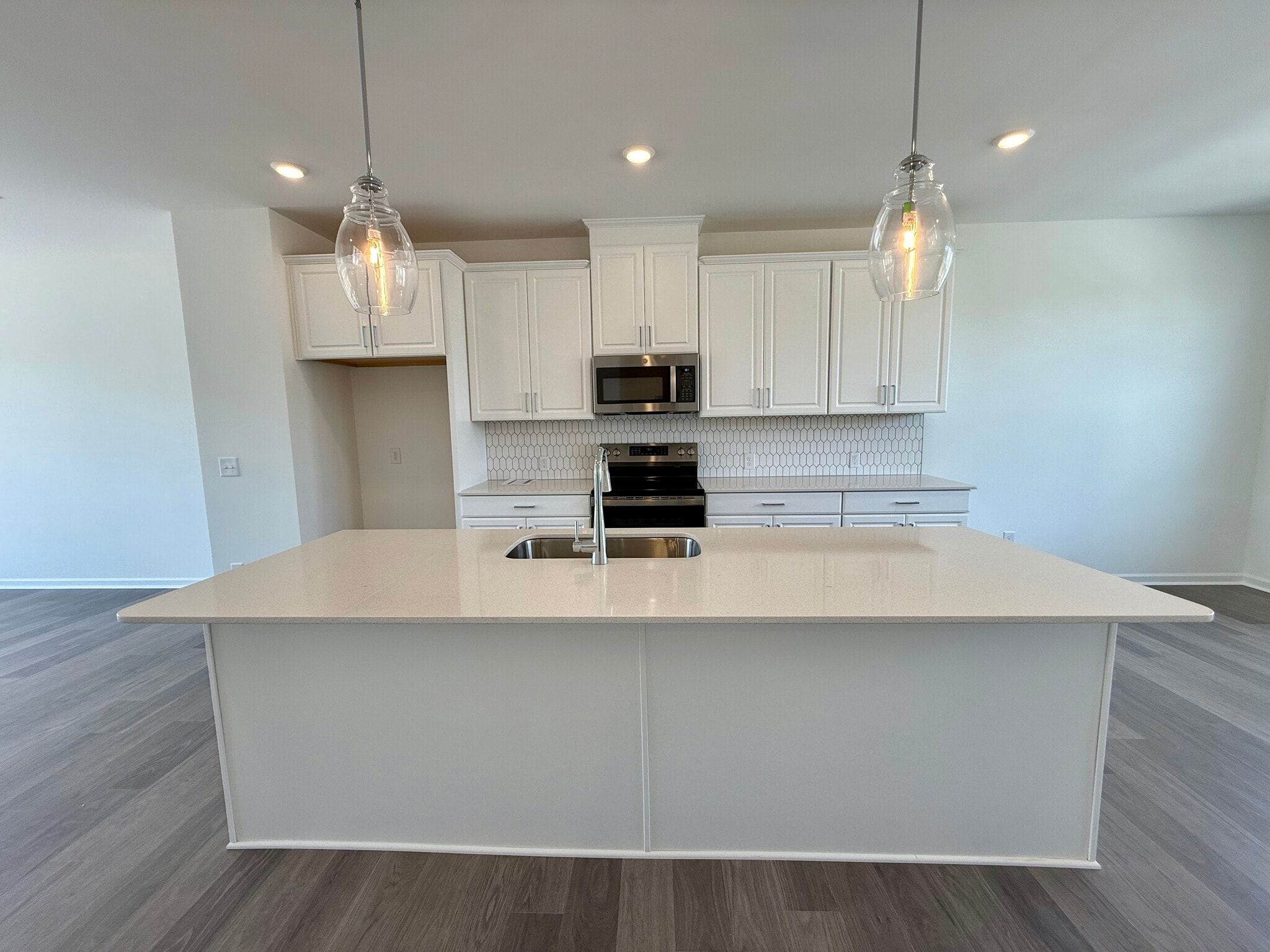 Kitchen, Fridge will be provided prior to move in - 414 Silver Star Blvd