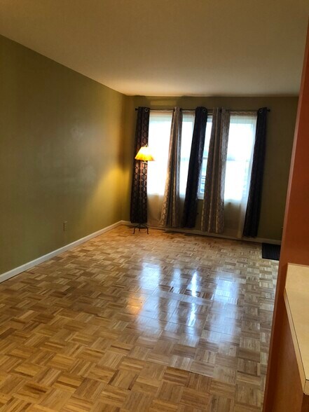 Building Photo - 842 Belmont Dr