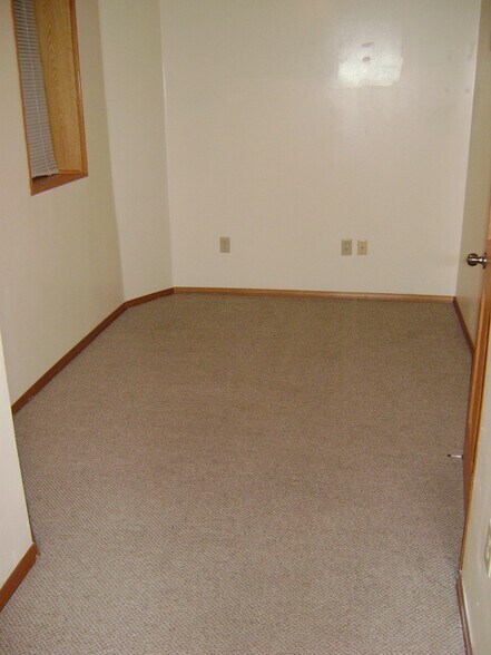 Building Photo - 627 Ontario St SE