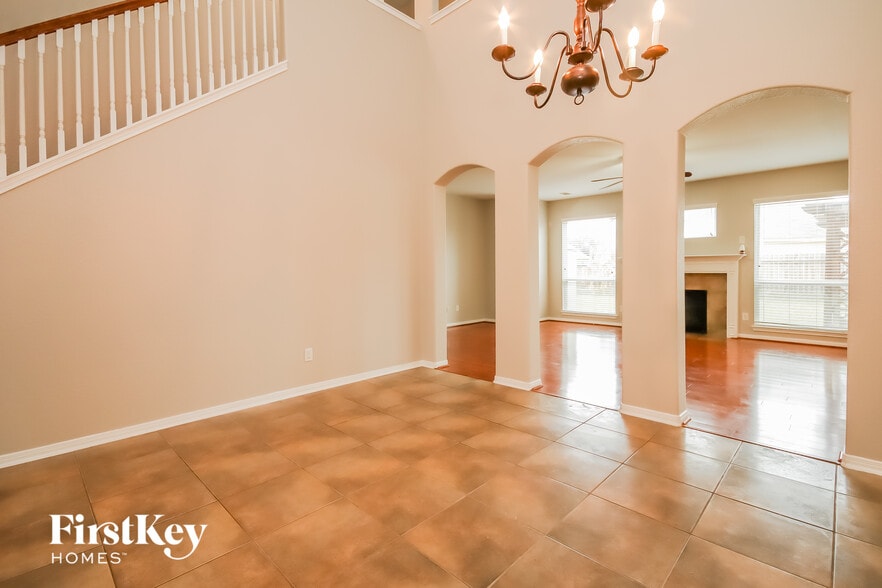 Building Photo - 6707 Level Pond Ln