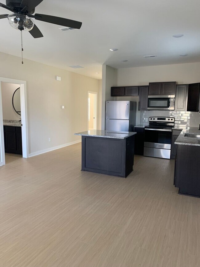 Building Photo - 5406-08 BRESSLER Dr