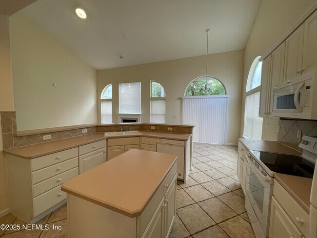 Building Photo - 1804 Sea Pines Ln