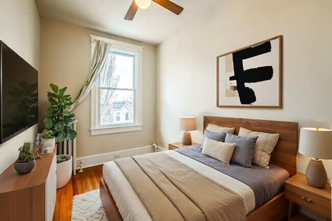 Building Photo - 1236 Oates St NE