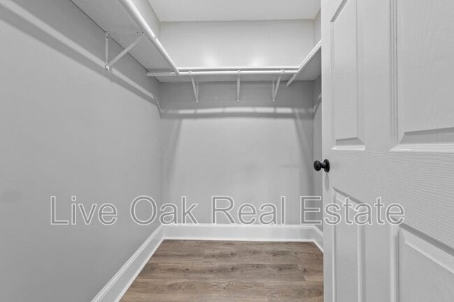Building Photo - 1557 N Great Neck Rd