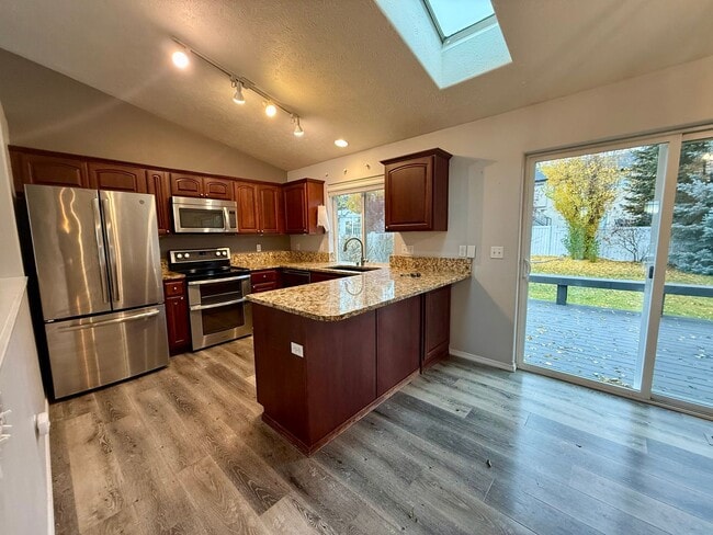 Building Photo - Stunning 3 Bed 2 Bath Eagle Ridge Home w/ ...