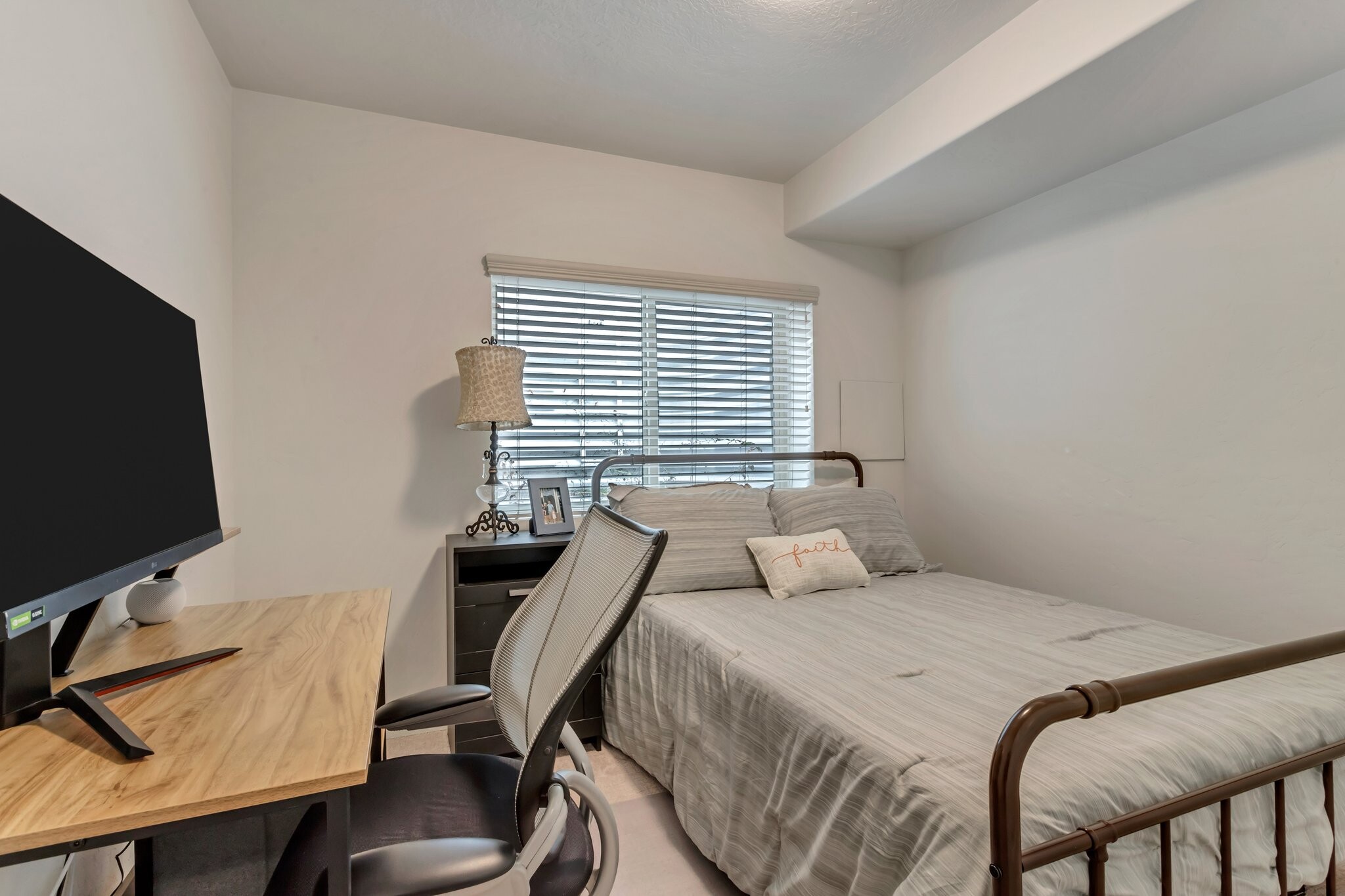 Building Photo - 4253 W Clarks Hill Dr