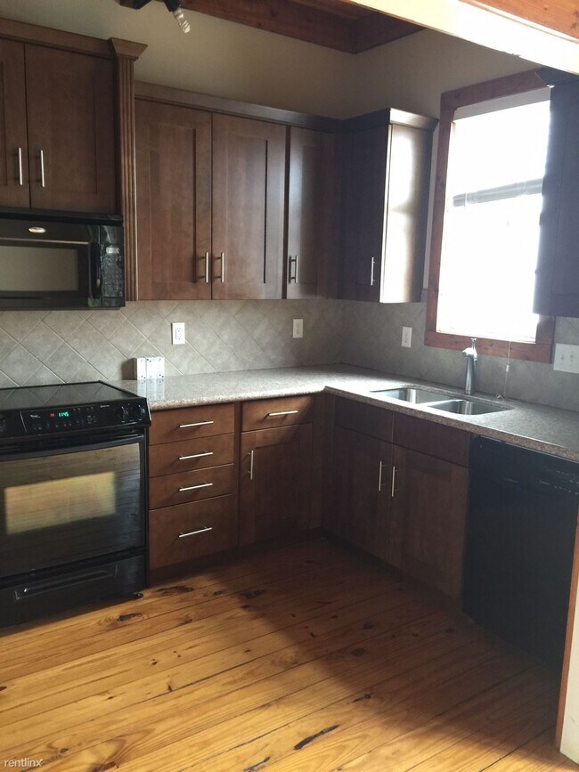 Building Photo - 2 br, 2 bath Townhome - 443 McAdoo Ave