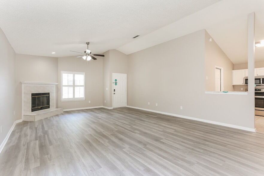 Building Photo - 3014 Caroline Crest Dr E