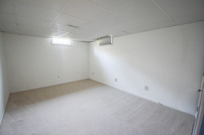 Building Photo - Well-Located 4BR Home in NW Rochester – Country Club Manor