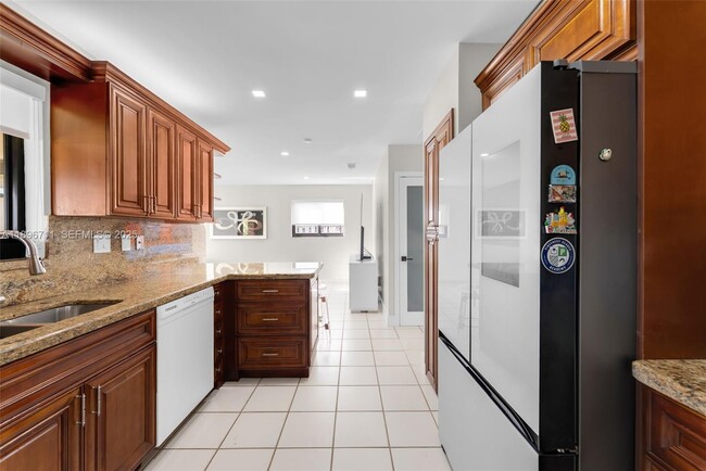 Building Photo - 1417 SW 139th Ave