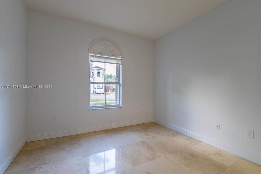 Building Photo - 8325 NW 115th Ct