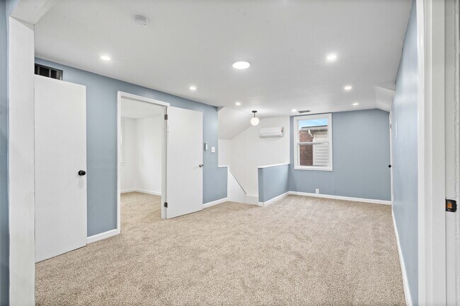 Building Photo - 2416 Sherry Rd