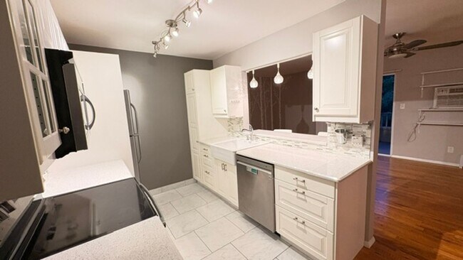 Building Photo - Beautifully Upgraded 2Bedroom Condo Now Available!