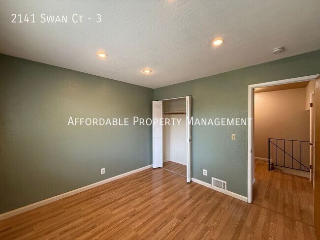 Building Photo - 2141 Swan Ct