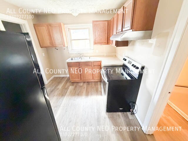 Building Photo - 321 Grace Ave