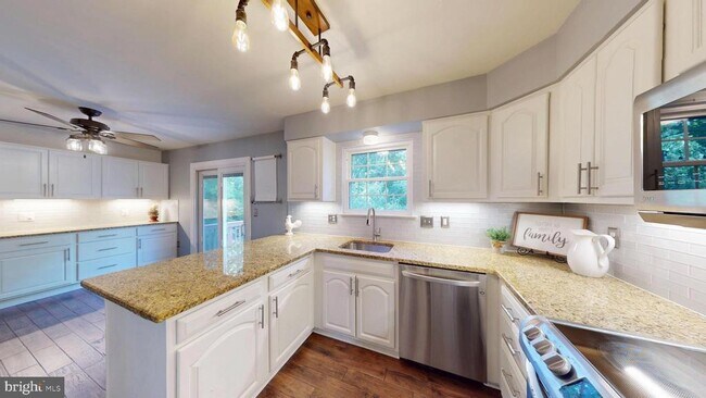 Building Photo - 200 Sulgrave Ct