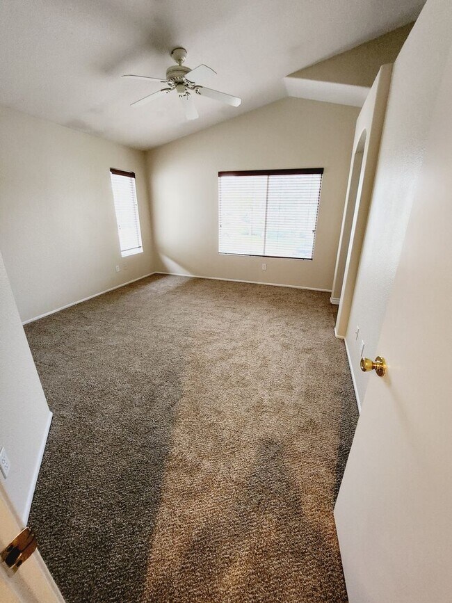Building Photo - Beautiful remodeled 3 bedroom, 2.5 bath town home in Triana Scripps Ranch